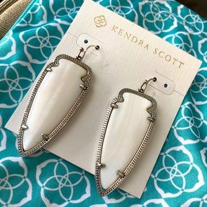 Skylar White Pearl & Silver Kendra Scott Earrings